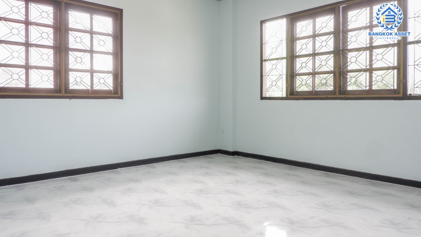 *****บ้านเดี่ยวมือสองย่านนนทบุรี ม.มณียา ท่าอิฐ เนื้อที่กว้าง 80 ตร.ว. ฟังก์ชัน 3 ห้องนอน 3 ห้องน้ำ ที่จอดรถ 2 คัน บ้านตกแต่งใหม่ มีบริเวณกว้างขวาง พร้อมเข้าอยู่ทันที! โครงการตั้งบนทำเลเดินทางสะดวก ใกล้รถไฟฟ้าสายสีม่วง  "สถานีบางรักน้อยท่าอิฐ" ใกล้จุดขึ้นทางด่วน "งามวงศ์วาน"